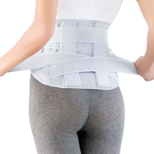 ワイドタイプのセンターボーンで腰をしっかりサポート!