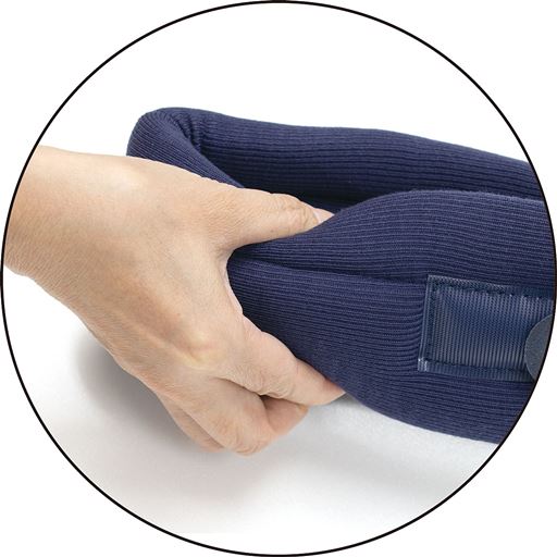 適度な柔らかさで首を支えます。