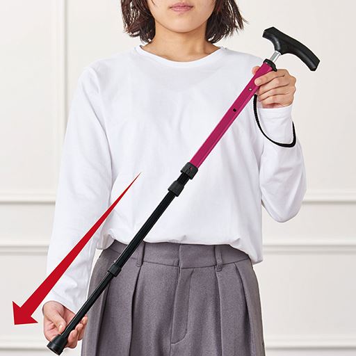 伸ばす時 引っ張るだけで伸ばせて、縮める時もボタンを押して戻すだけ!