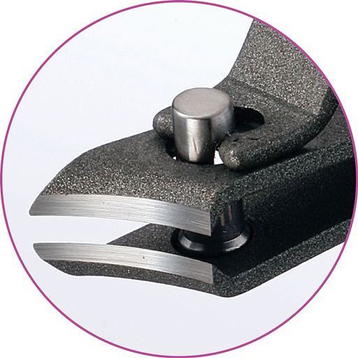 鋭利な先端で爪がサクサクキレイに切れる!