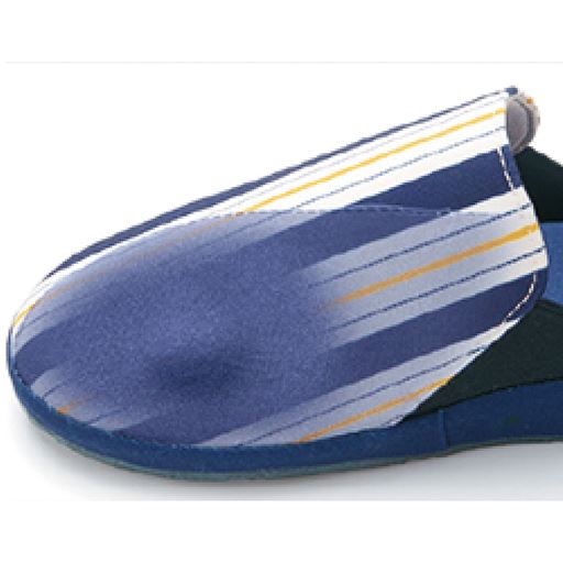 足の指が床をとらえやすくなり、蹴り出しをサポートして歩幅がアップ。