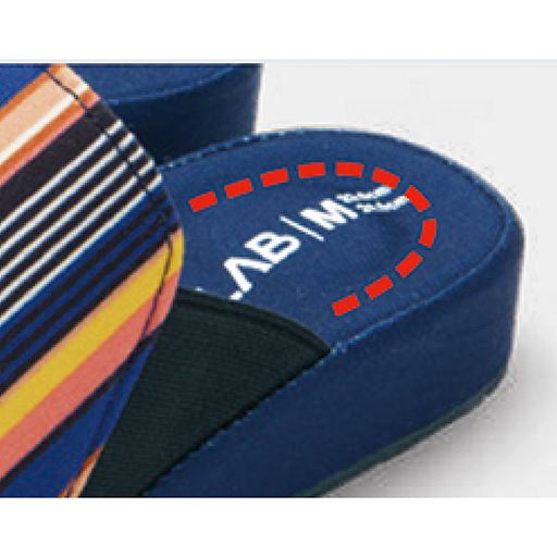 かかとがフィットして姿勢が安定。