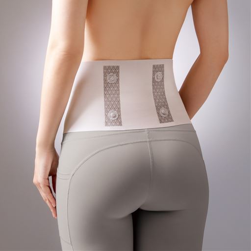 医療機器サポーターで、血行改善+めぐりサポート!※商品の特徴がわかりやすいように表裏逆に着用しています。