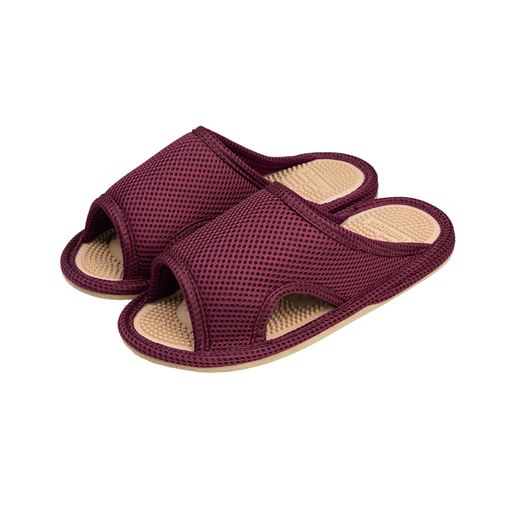 アッパーはメッシュ素材。 ボルドーM