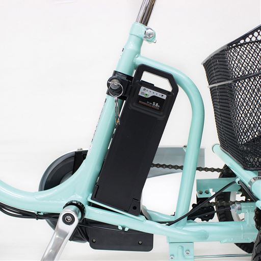 リチウムイオンバッテリー 家庭用コンセントで充電でいるので便利です。