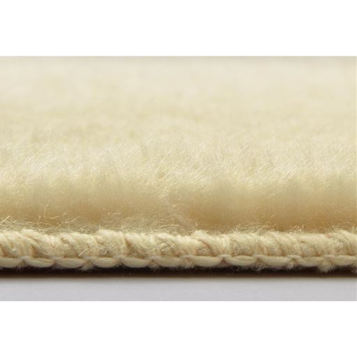 長さ約16mmの毛足に空気を含んで、足ざわりあったか。