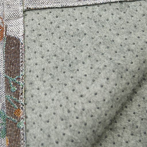 裏面はすべりにくい加工。