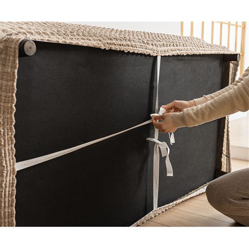 底面にズレ防止ヒモ付き。