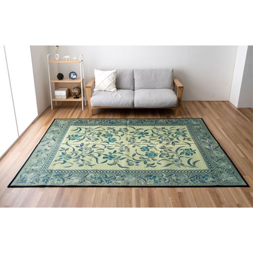ネイビー系 250×191cm ふんわりとした厚みと柄の立体感が織りなす深みのあるデザインがお部屋を華やかに。
