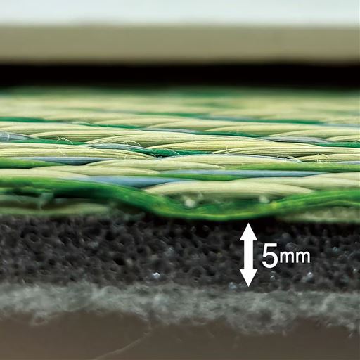 厚み約5mmのふっくらウレタン入りで優しい踏み心地。