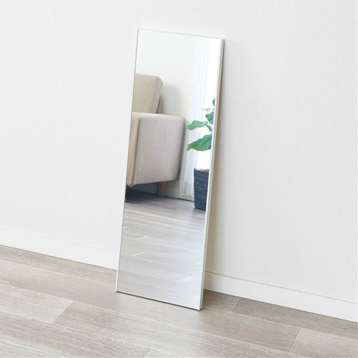 C(50×160)ガラスを一切使わず、特殊フイルムで仕上げた安全な鏡です。