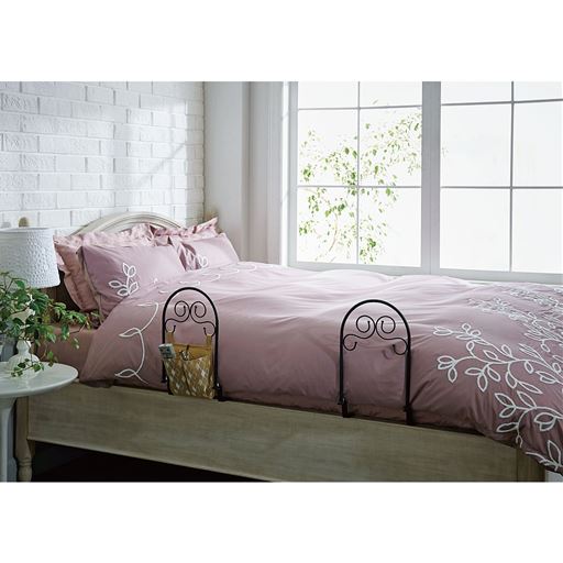 ベッドに合わせて設置簡単!布団のズレを防いで、寝冷えしらず。