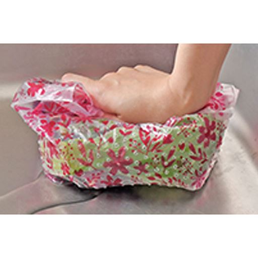 底に穴があるので、しっかり水切りできます。