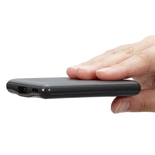 手軽に持ち歩ける厚さ約12.7mmの薄型モデル。