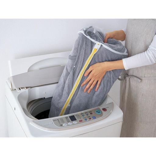 汚れたら洗濯機(手洗いコース・ネット使用)で洗えます。