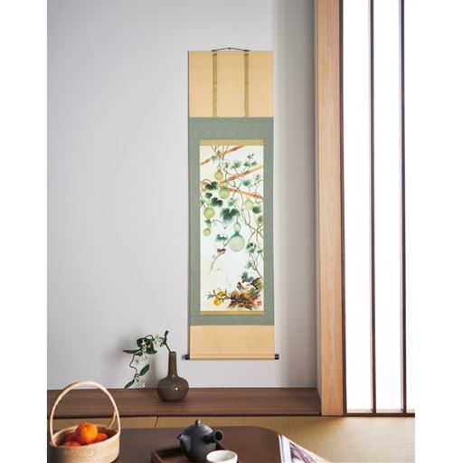 B(開運六瓢息災図)縁起の良い構図を多く取り入れた福を招く掛け軸です。お正月やお祝いの席に客間や和室に掛けるのがおすすめです。