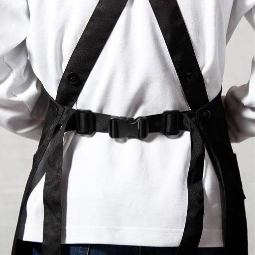 バックル仕様で紐を結ぶ手間がなく、アジャスター付きなので一度長さを決めてしまえばサイズ調整の必要もありません。