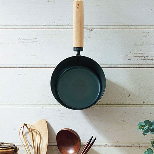 高いデザイン性<br>出しっぱなしにしてもおしゃれなデザイン。引っ掛けて収納もOK。