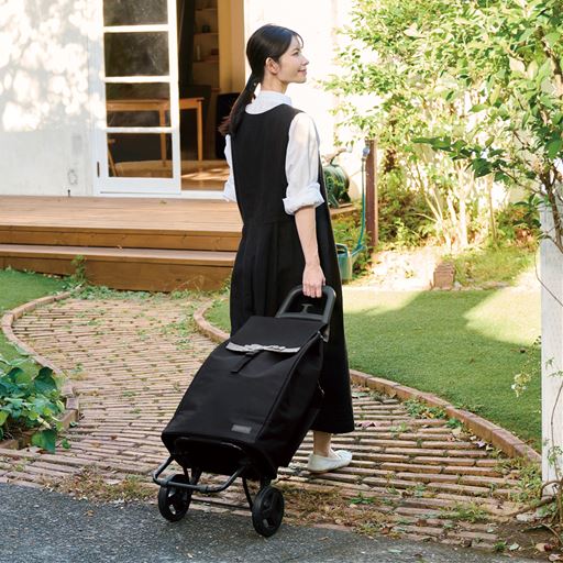 ブラック系(リボン)<br>歩くたび、気分も軽～く♪ 軽くて丈夫なショッピングカートです。