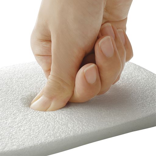 クッション入りでひざを保護!