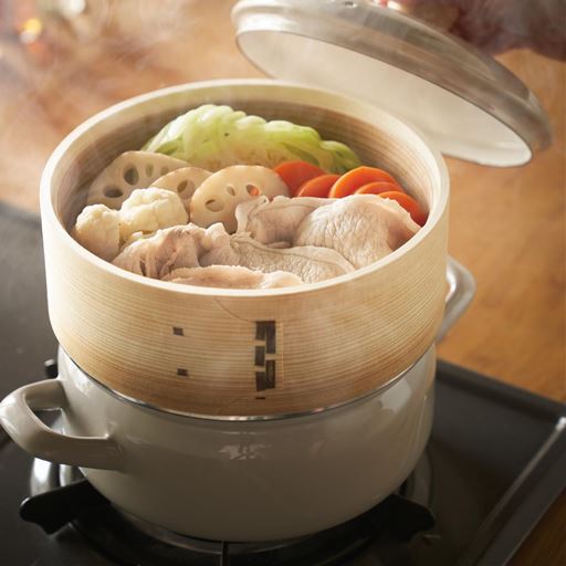 天然木と竹のせいろで食材の旨みをぐんと引き出します