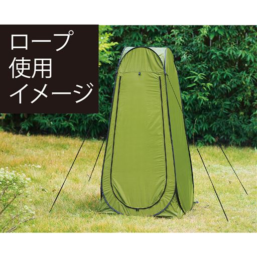 使用方法  (1)収納袋からテントを取り出し広げる。テントのファスナーを開き、テント上部のループを引っ張り立体にする。  (2)テント上部四隅のループにロープの片側を通して結び、もう片方は地面にペグで打ち込み、固定する。