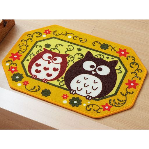 可愛いふくろうたちが玄関でお出迎え!