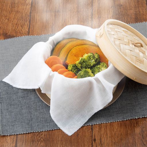 キッチンのさまざまなシーンで使える!蒸し料理で使用すると、余分な水滴を吸収して水分を均一に保ち、ふっくら美味しく仕上げます。