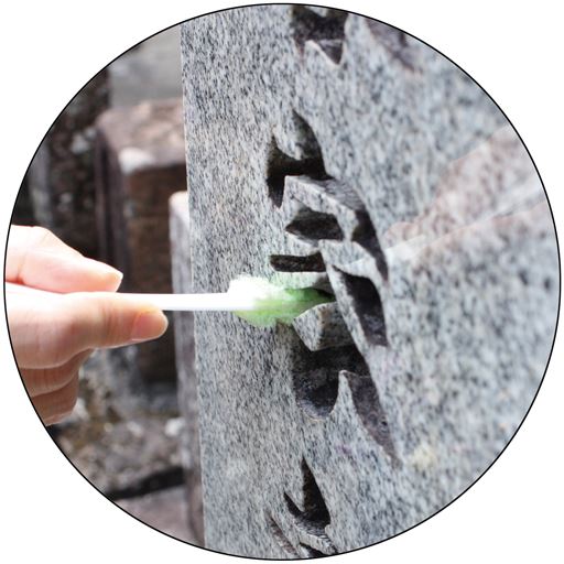 【文字磨きブラシ】超極細繊維が文字部分の細かな汚れをかき出します。