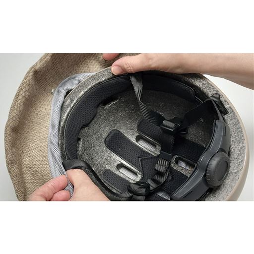 帽子の取り付け方法 帽子をかぶせる