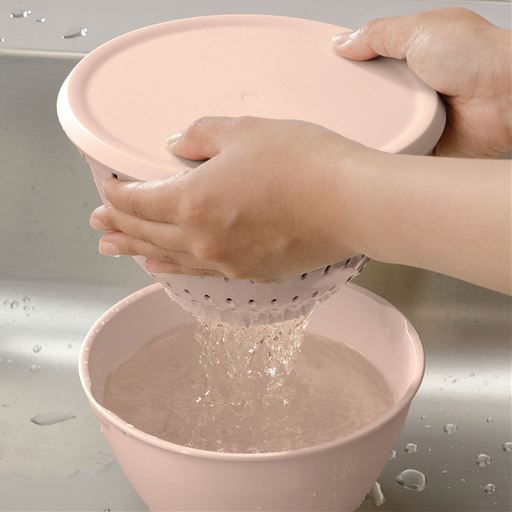 水はけ穴付きで食材の水切りがスムーズ!