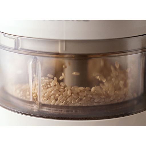 お米は生鮮食品と同じ。精米後は時間の経過とともに、炊きあがりのツヤや甘みが失われていきます。精米後はできるだけ早く食べるのが、お米のおいしさを楽しむポイントです。