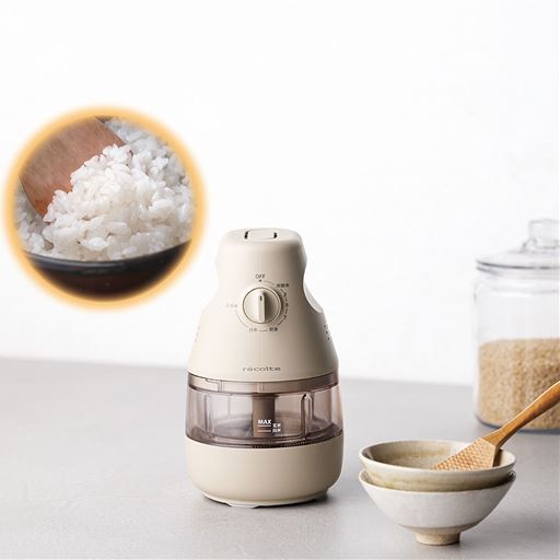 玄米を入れるだけで、3分づき米～上白米まで、精米度合いを調節できるコンパクトな自動精米機。一粒一粒の米を均一かつ十分に研磨する一方で、研磨しすぎを防止します。