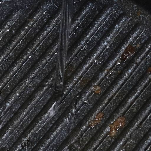 お手入れラクラク!  フッ素コーティングのため、焦げ付かず、油も少な目で調理できます。