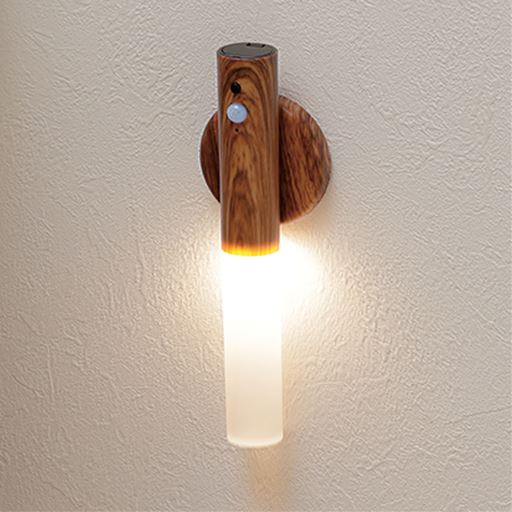 人が通るとパッと点灯!