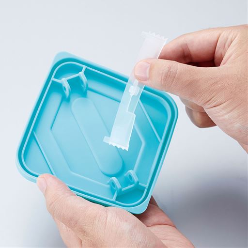 ふたとトングはばらすことができるので清潔に使用できます。