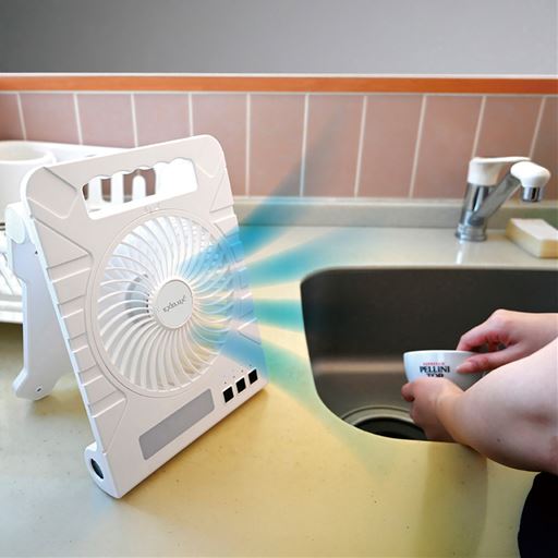 充電式なので、家中いろいろな場所で活躍!<br>簡易防水だから、洗面所などの水回りもOK