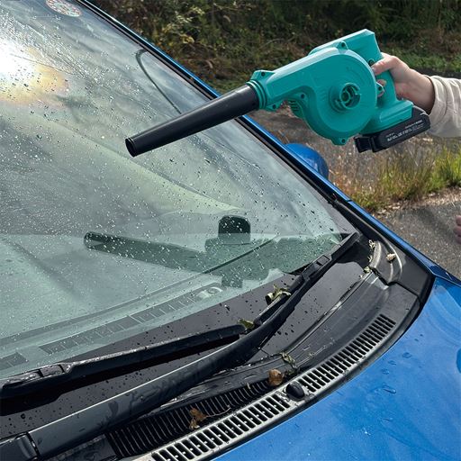 洗車後の水滴を吹き飛ばす!