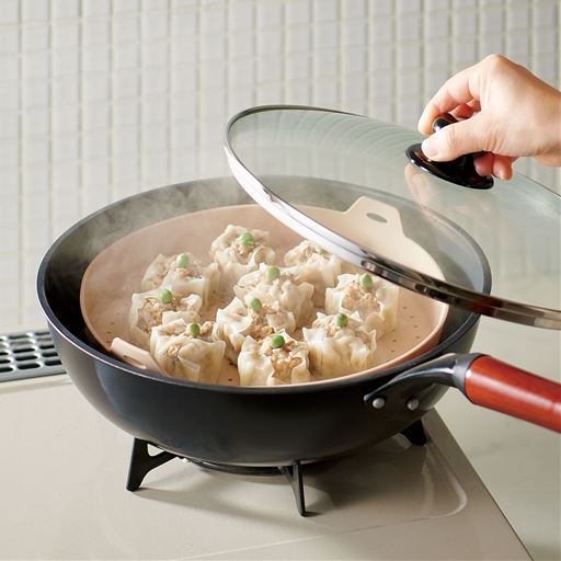 食材が並べやすい、シリコンスチーマー!フライパンでカンタン蒸し料理。