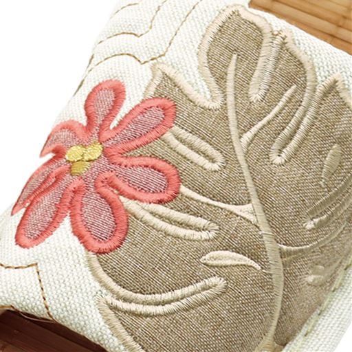 ナチュラルな綿&麻素材にアートのような大きなモンステラアップリケのハワイアンキルト柄。<br>ベージュM