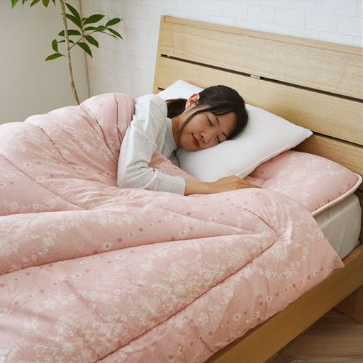 ピンク ※商品は肌布団です。<br>洗濯後も型崩れしにくくふんわり感を保てます。