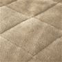 生地拡大(ベージュ)<br>わた入りキルト素材でふっくら。