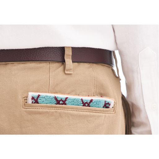 後ろポケットにもきれいに収まります。<br>※このカラーは完売しました。