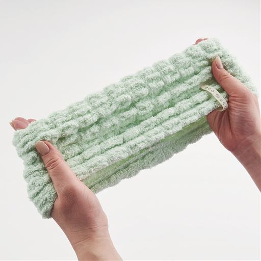 グリーン系(ミント)<br>グーンと伸びる素材で頭にぴったりフィット。