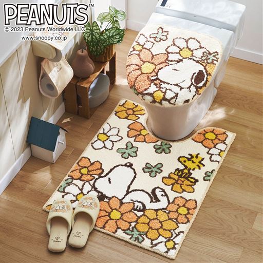 オレンジ Lマット(横60×縦80cm)<br>花いっぱいのキュートな柄にときめく、スヌーピーのトイレマットです。