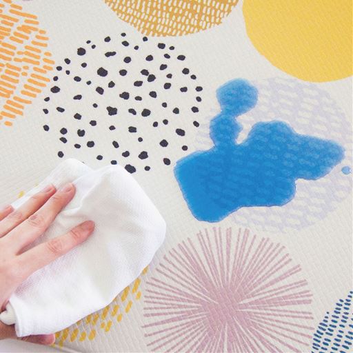 汚れてもサッと拭くだけでお手入れ簡単。いつも清潔を保てます。