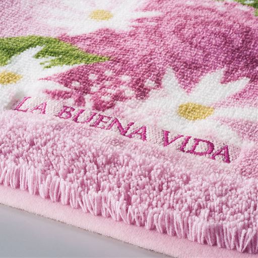 ローズ<br>縁周りは毛足の長いデザインで上品な雰囲気に。