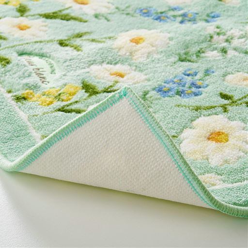 裏面はすべりにくい加工でズレにくい。