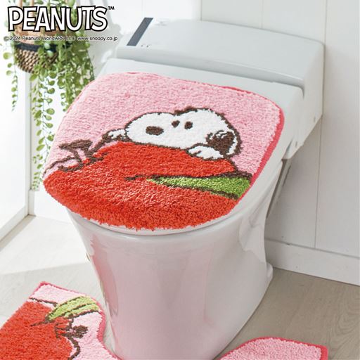 レッド<br>フレッシュな明るい色づかいで元気をくれる、スヌーピー トイレフタカバーです。