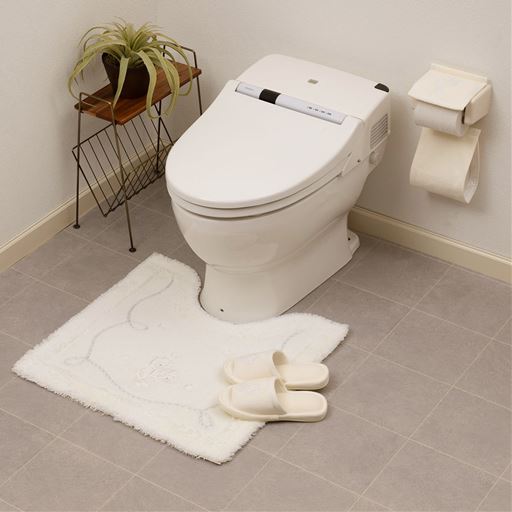 ホワイト<br>エレガントなデザインのトイレタリー3点セットです。